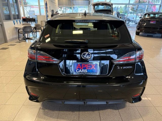 Lexus CT 200h Vehicle Full-screen Gallery Image 06