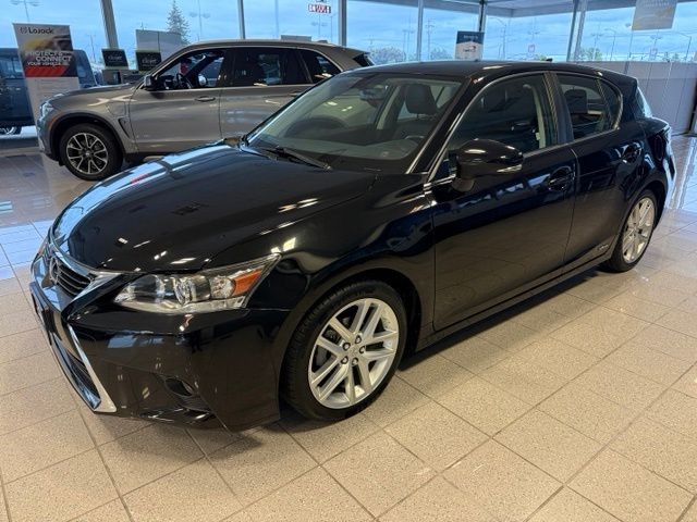 Lexus CT 200h Vehicle Full-screen Gallery Image 08