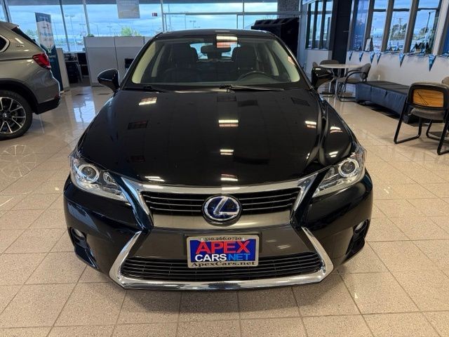 Lexus CT 200h Vehicle Full-screen Gallery Image 09