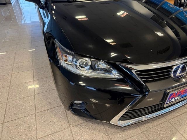 Lexus CT 200h Vehicle Full-screen Gallery Image 10