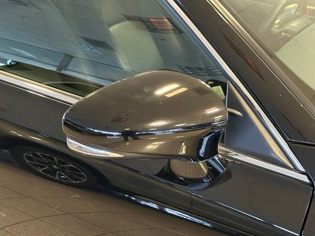 Lexus CT 200h Vehicle Full-screen Gallery Image 13