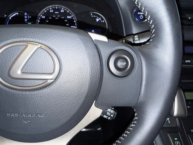Lexus CT 200h Vehicle Full-screen Gallery Image 18