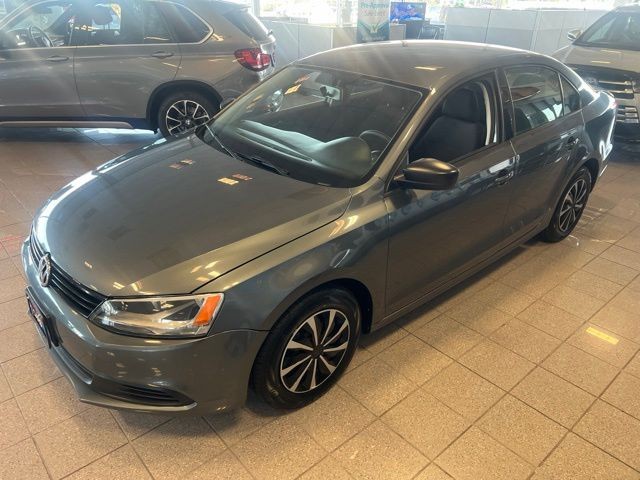 Volkswagen Jetta Sedan Vehicle Full-screen Gallery Image 03