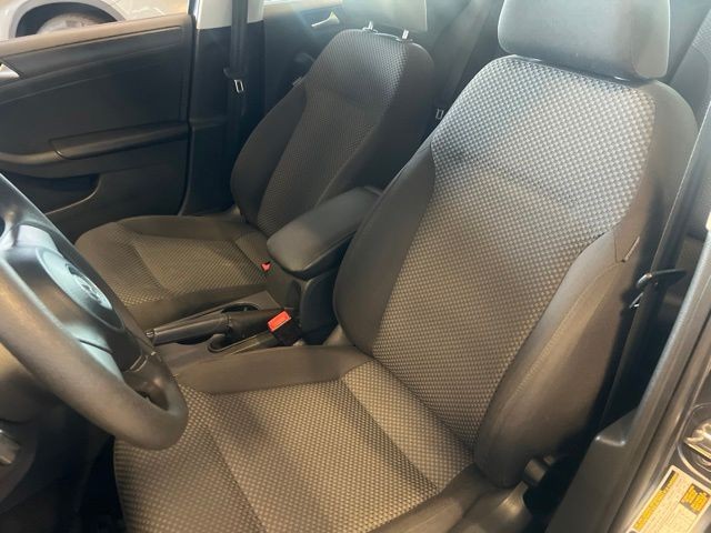 Volkswagen Jetta Sedan Vehicle Full-screen Gallery Image 04