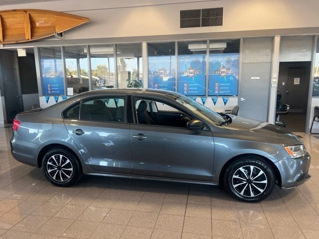 Volkswagen Jetta Sedan Vehicle Full-screen Gallery Image 07