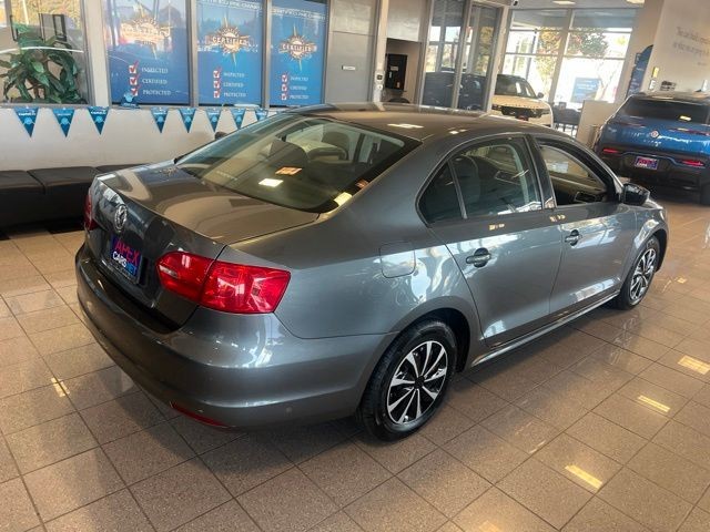 Volkswagen Jetta Sedan Vehicle Full-screen Gallery Image 08