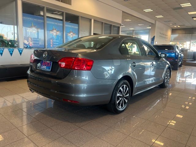 Volkswagen Jetta Sedan Vehicle Full-screen Gallery Image 09