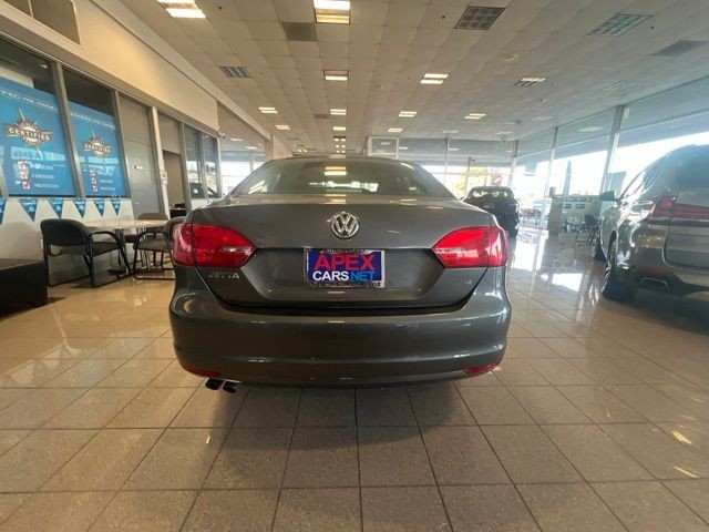 Volkswagen Jetta Sedan Vehicle Full-screen Gallery Image 10