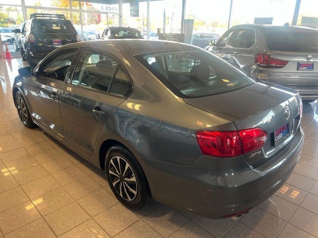 Volkswagen Jetta Sedan Vehicle Full-screen Gallery Image 12