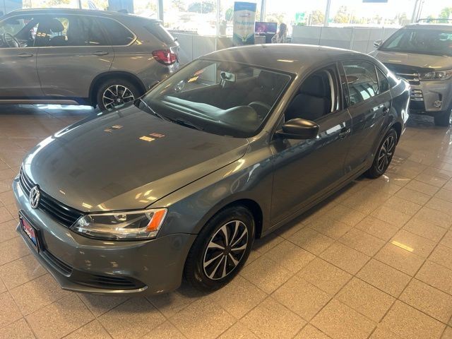 Volkswagen Jetta Sedan Vehicle Full-screen Gallery Image 14