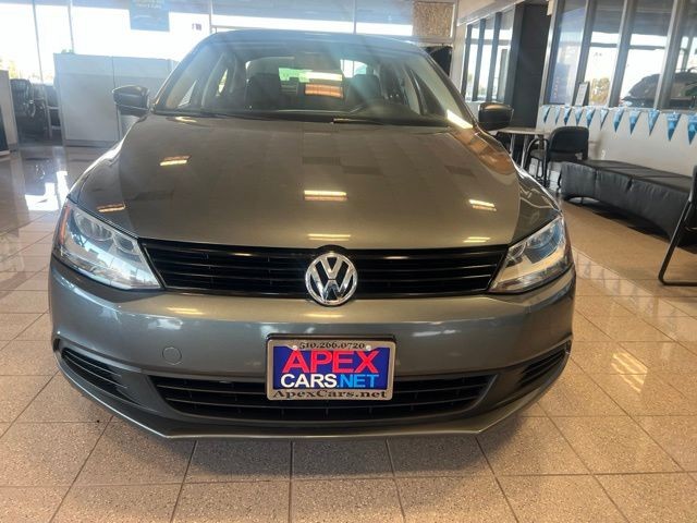 Volkswagen Jetta Sedan Vehicle Full-screen Gallery Image 16
