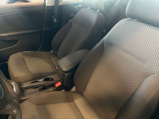 Volkswagen Jetta Sedan Vehicle Full-screen Gallery Image 18