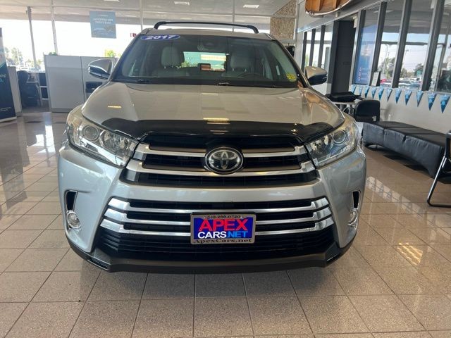 Toyota Highlander Vehicle Full-screen Gallery Image 18