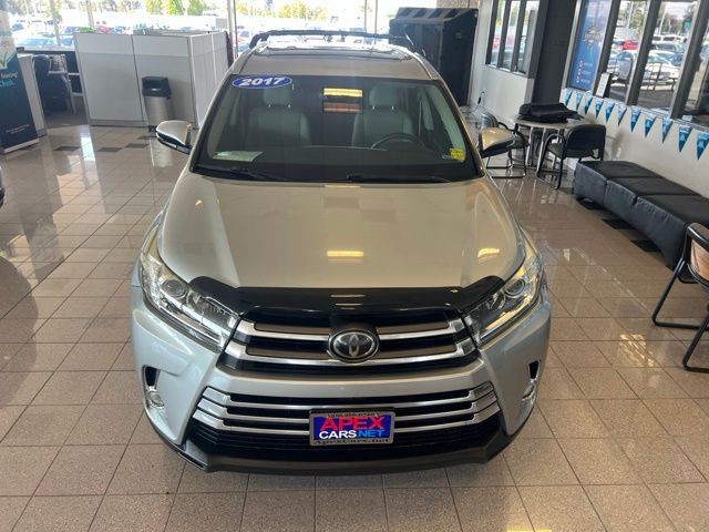 Toyota Highlander Vehicle Full-screen Gallery Image 19