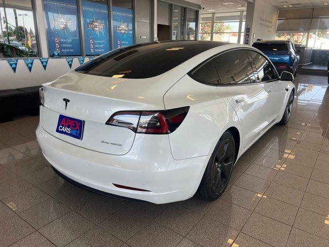 Tesla Model 3 Vehicle Full-screen Gallery Image 02