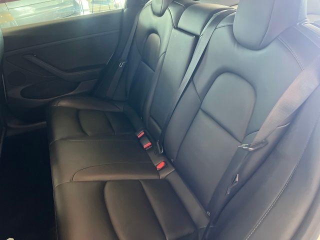 Tesla Model 3 Vehicle Full-screen Gallery Image 04