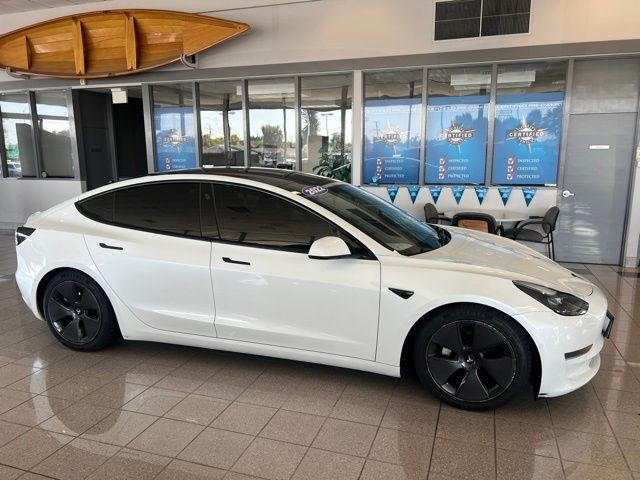 Tesla Model 3 Vehicle Full-screen Gallery Image 08