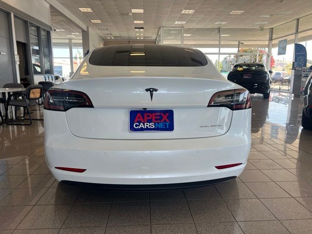 Tesla Model 3 Vehicle Full-screen Gallery Image 11