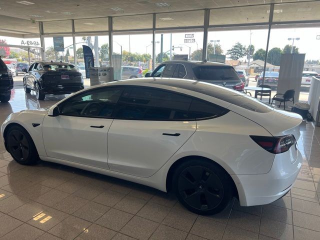 Tesla Model 3 Vehicle Full-screen Gallery Image 15