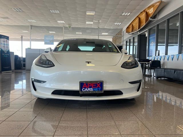 Tesla Model 3 Vehicle Full-screen Gallery Image 18