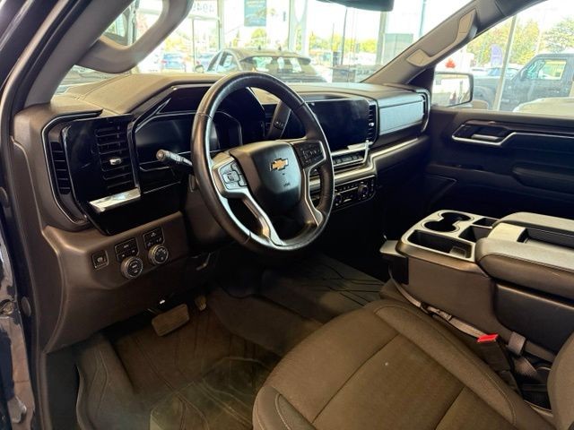 Chevrolet Silverado 1500 Vehicle Full-screen Gallery Image 02