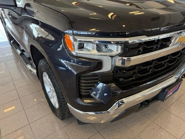 Chevrolet Silverado 1500 Vehicle Full-screen Gallery Image 10