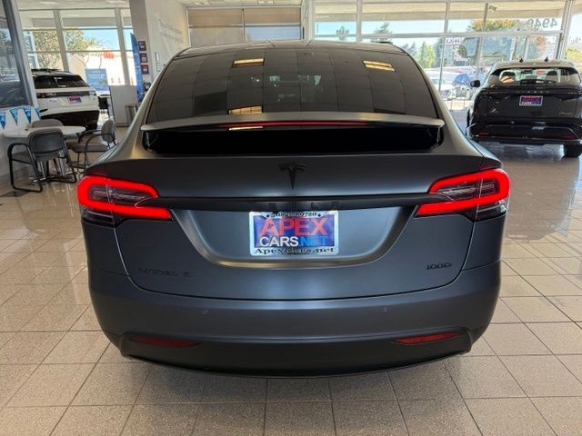 Tesla Model X Vehicle Full-screen Gallery Image 04
