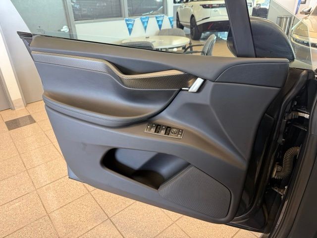 Tesla Model X Vehicle Full-screen Gallery Image 19