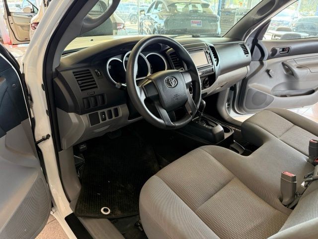 Toyota Tacoma Vehicle Full-screen Gallery Image 02