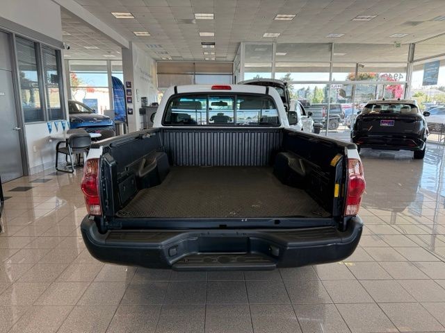 Toyota Tacoma Vehicle Full-screen Gallery Image 05