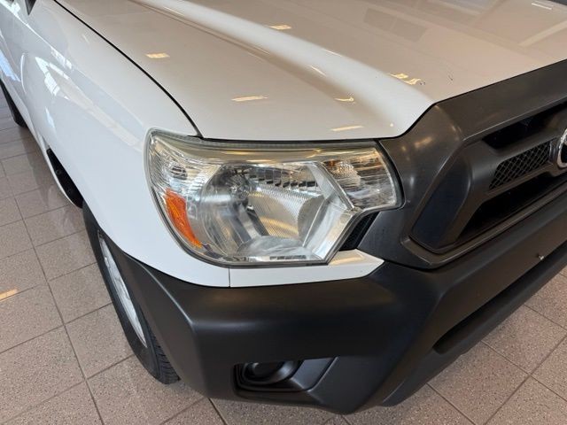 Toyota Tacoma Vehicle Full-screen Gallery Image 10