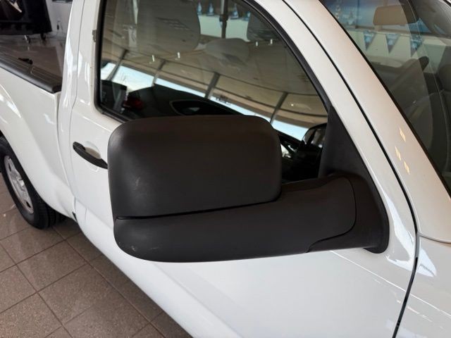 Toyota Tacoma Vehicle Full-screen Gallery Image 12