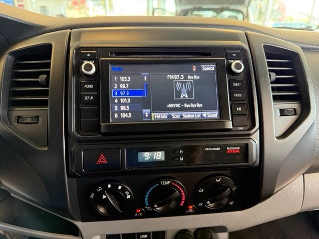 Toyota Tacoma Vehicle Full-screen Gallery Image 15