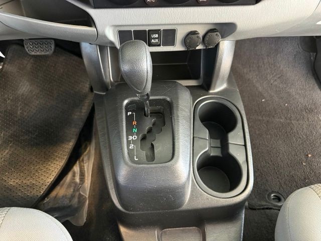 Toyota Tacoma Vehicle Full-screen Gallery Image 16