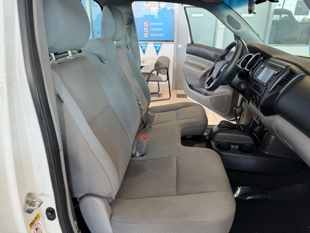 Toyota Tacoma Vehicle Full-screen Gallery Image 20