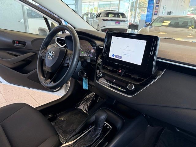 Toyota Corolla Vehicle Full-screen Gallery Image 03