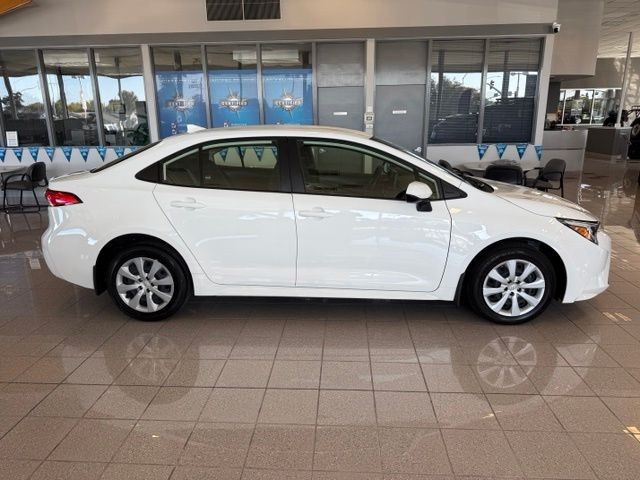 Toyota Corolla Vehicle Full-screen Gallery Image 04