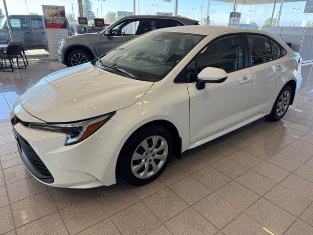 Toyota Corolla Vehicle Full-screen Gallery Image 08