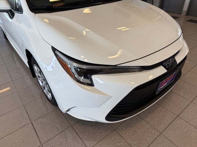 Toyota Corolla Vehicle Full-screen Gallery Image 10