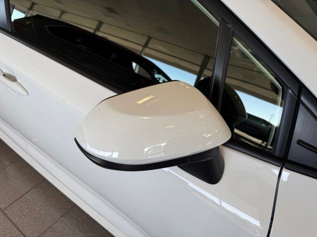 Toyota Corolla Vehicle Full-screen Gallery Image 13