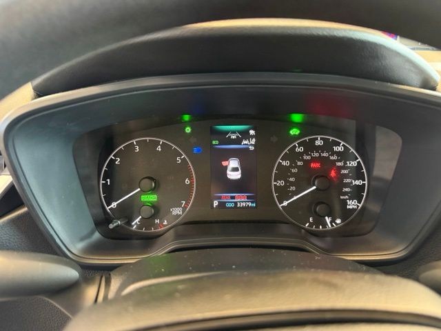 Toyota Corolla Vehicle Full-screen Gallery Image 16