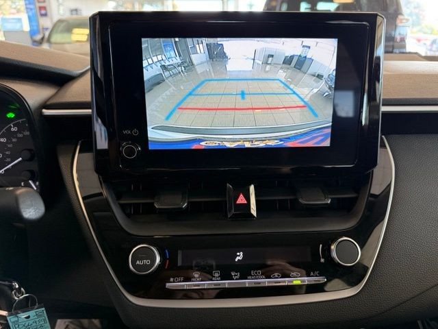 Toyota Corolla Vehicle Full-screen Gallery Image 18
