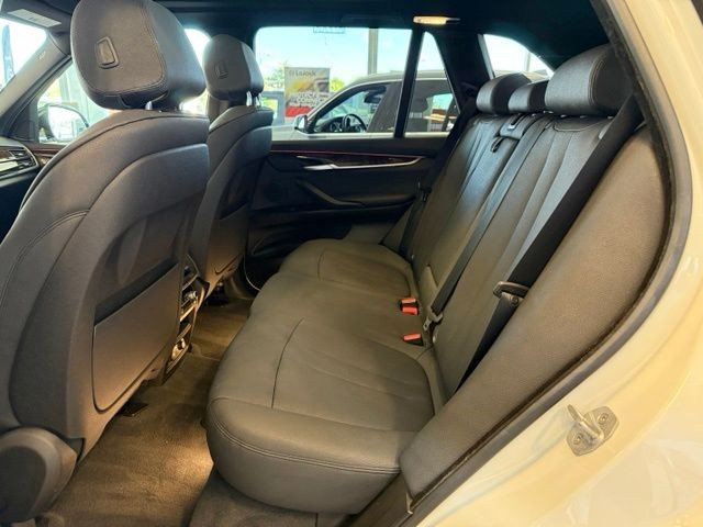 BMW X5 Vehicle Full-screen Gallery Image 03