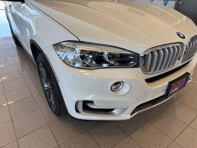 BMW X5 Vehicle Full-screen Gallery Image 10
