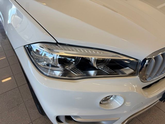 BMW X5 Vehicle Full-screen Gallery Image 11