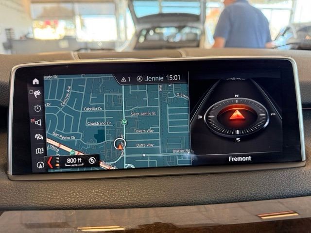 BMW X5 Vehicle Full-screen Gallery Image 16