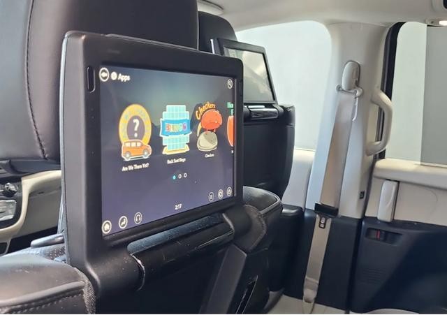 Chrysler Pacifica Vehicle Full-screen Gallery Image 06