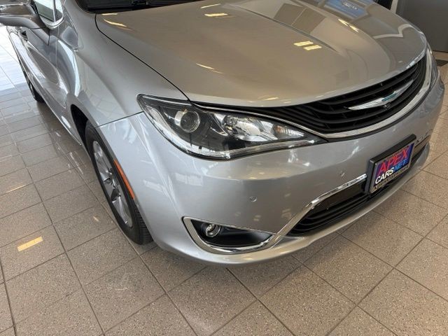 Chrysler Pacifica Vehicle Full-screen Gallery Image 10