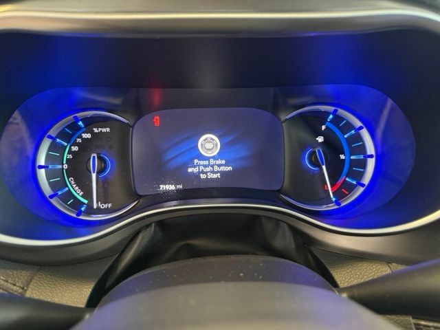 Chrysler Pacifica Vehicle Full-screen Gallery Image 15