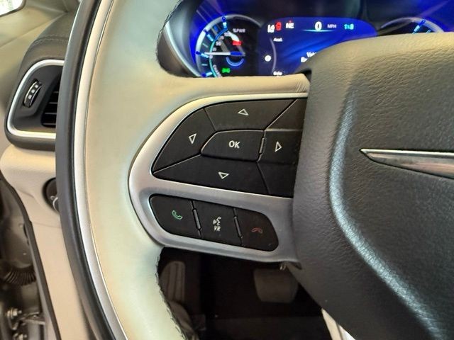 Chrysler Pacifica Vehicle Full-screen Gallery Image 20